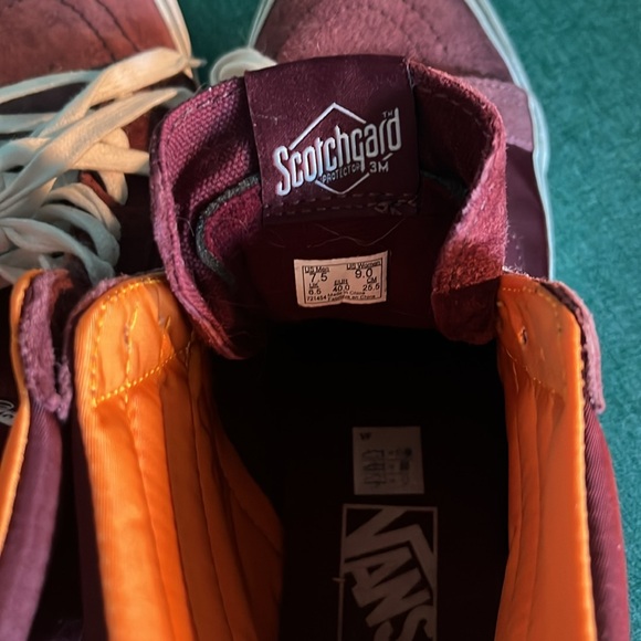 Converse high top sneaker with back zipper. - Picture 3 of 3